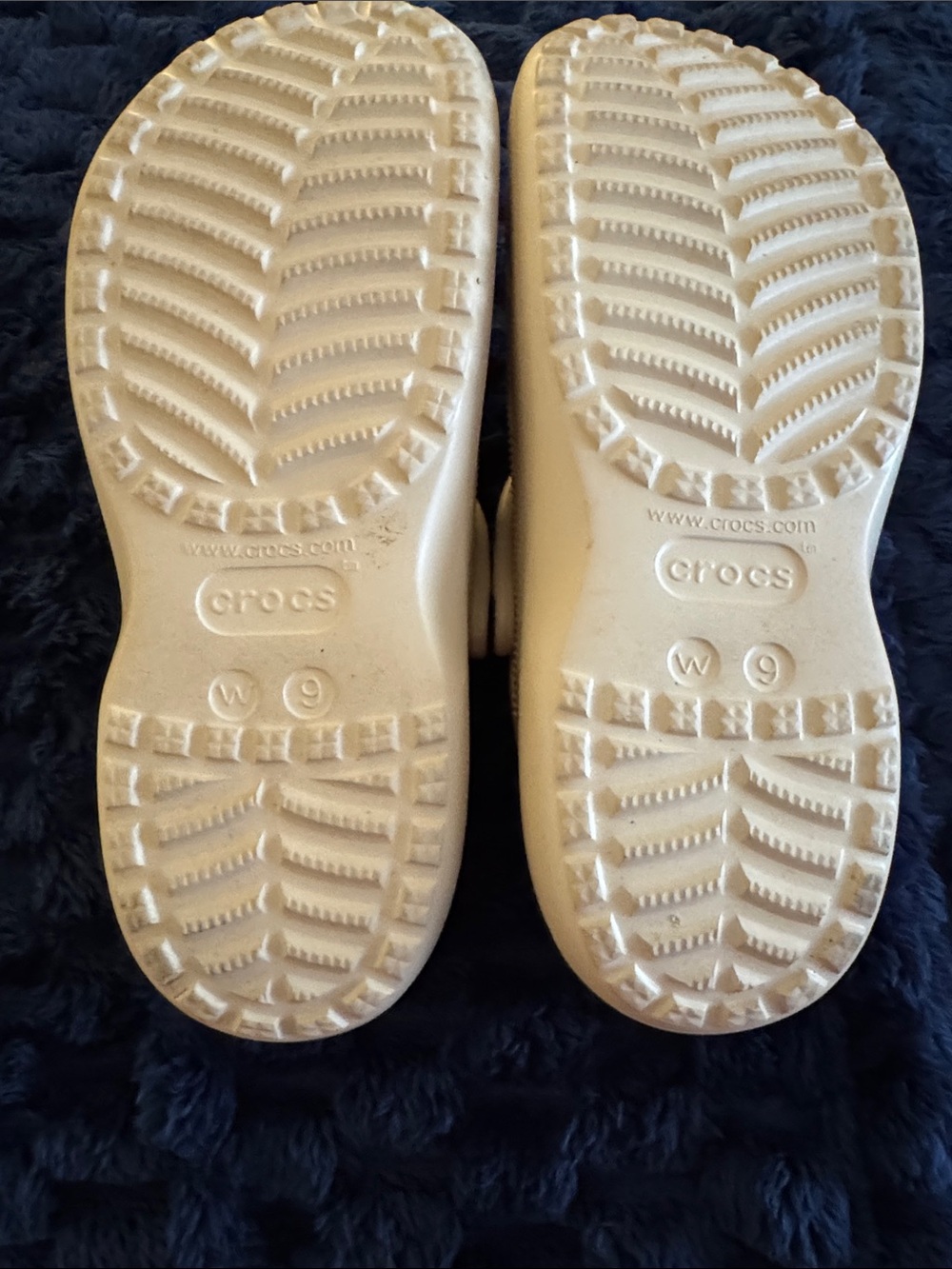 CROCS women’s  Beige Classic Platform Clog with Dunkin Donut & Coffee Jibbitz - Picture 6 of 6